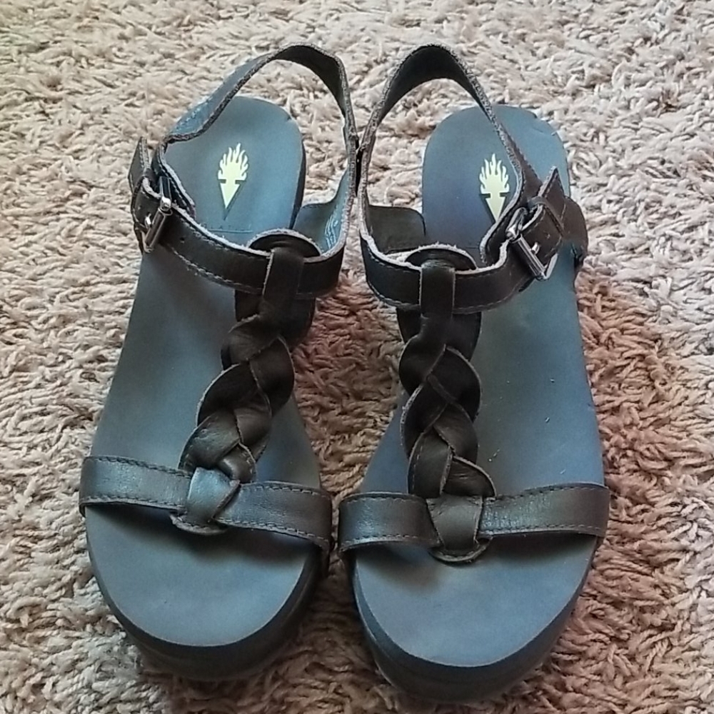 Leather volatile wedge with ankle strap